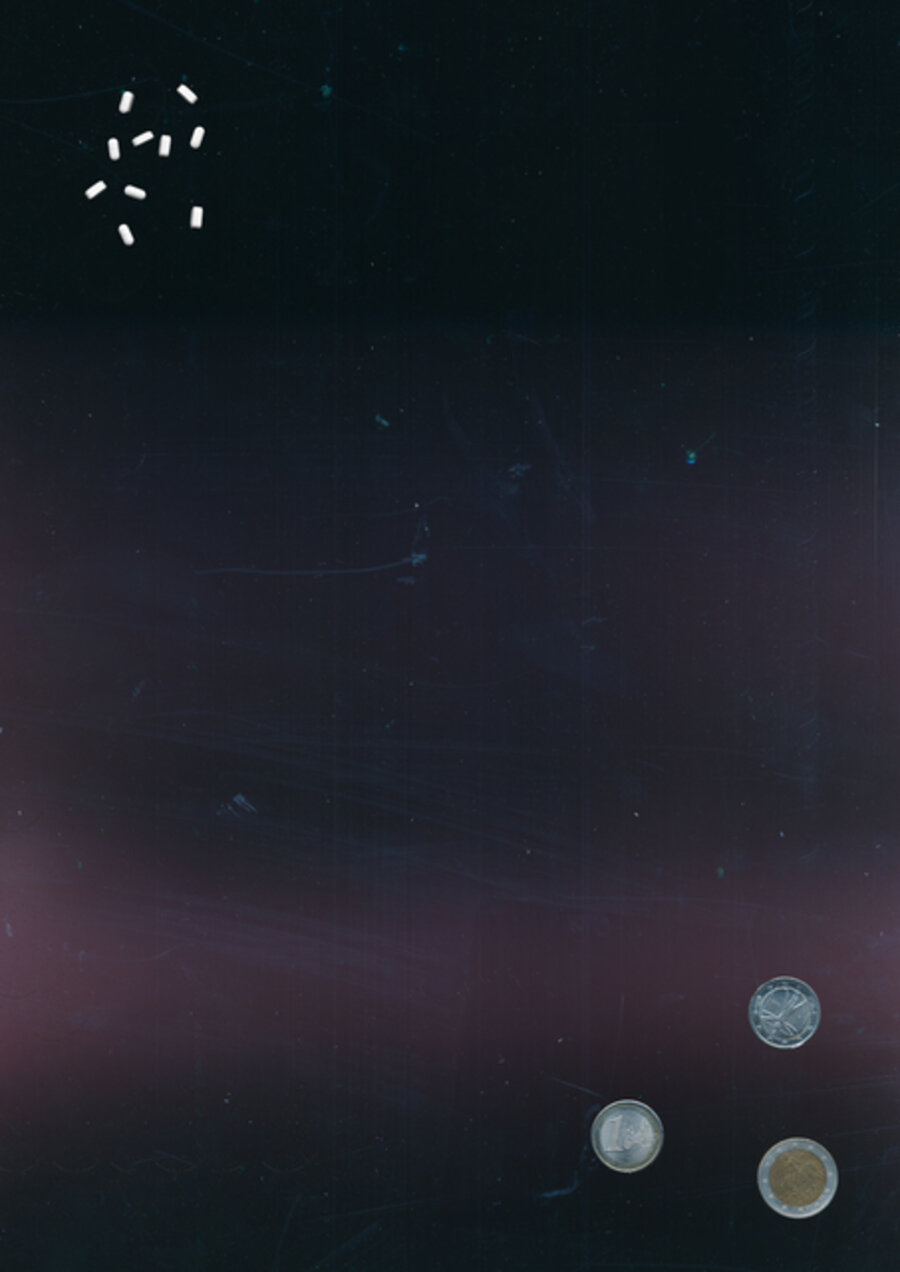 Sleepless 1 (scan: dust, Provigil®, €4 in counterfeit coins, light) - working title
