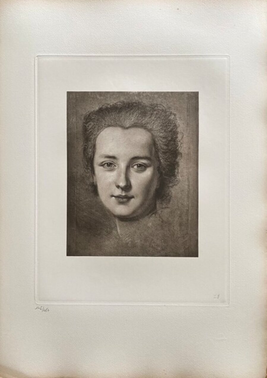 Masque de femme aux cheveux noirs