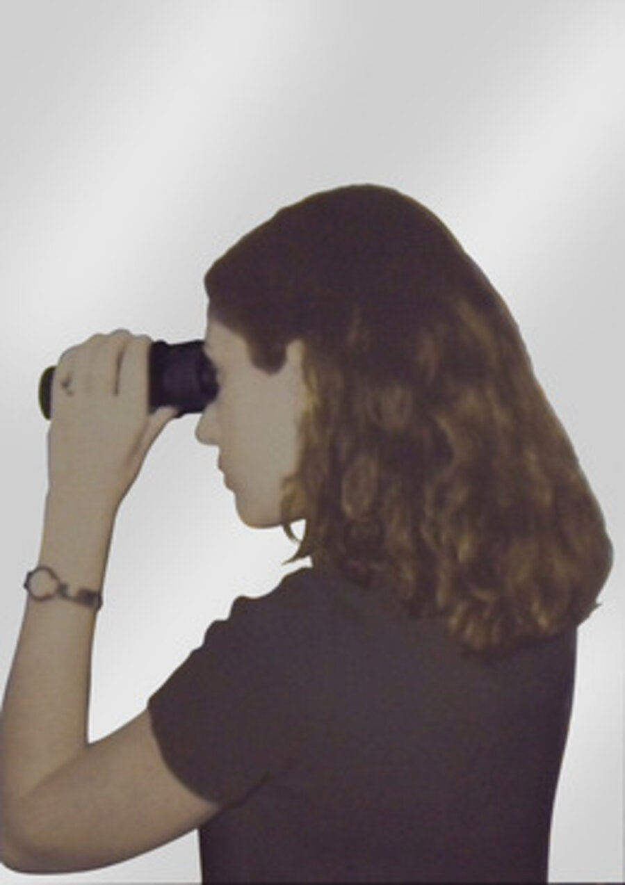 Persona che guarda lontano
