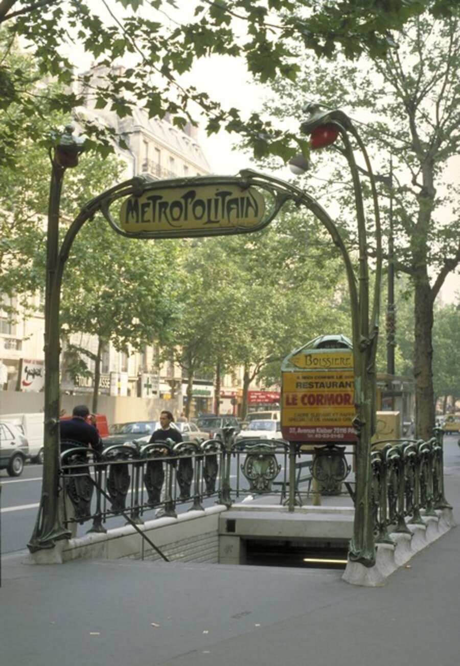 Paris Metro: Boissiere station, entrance
