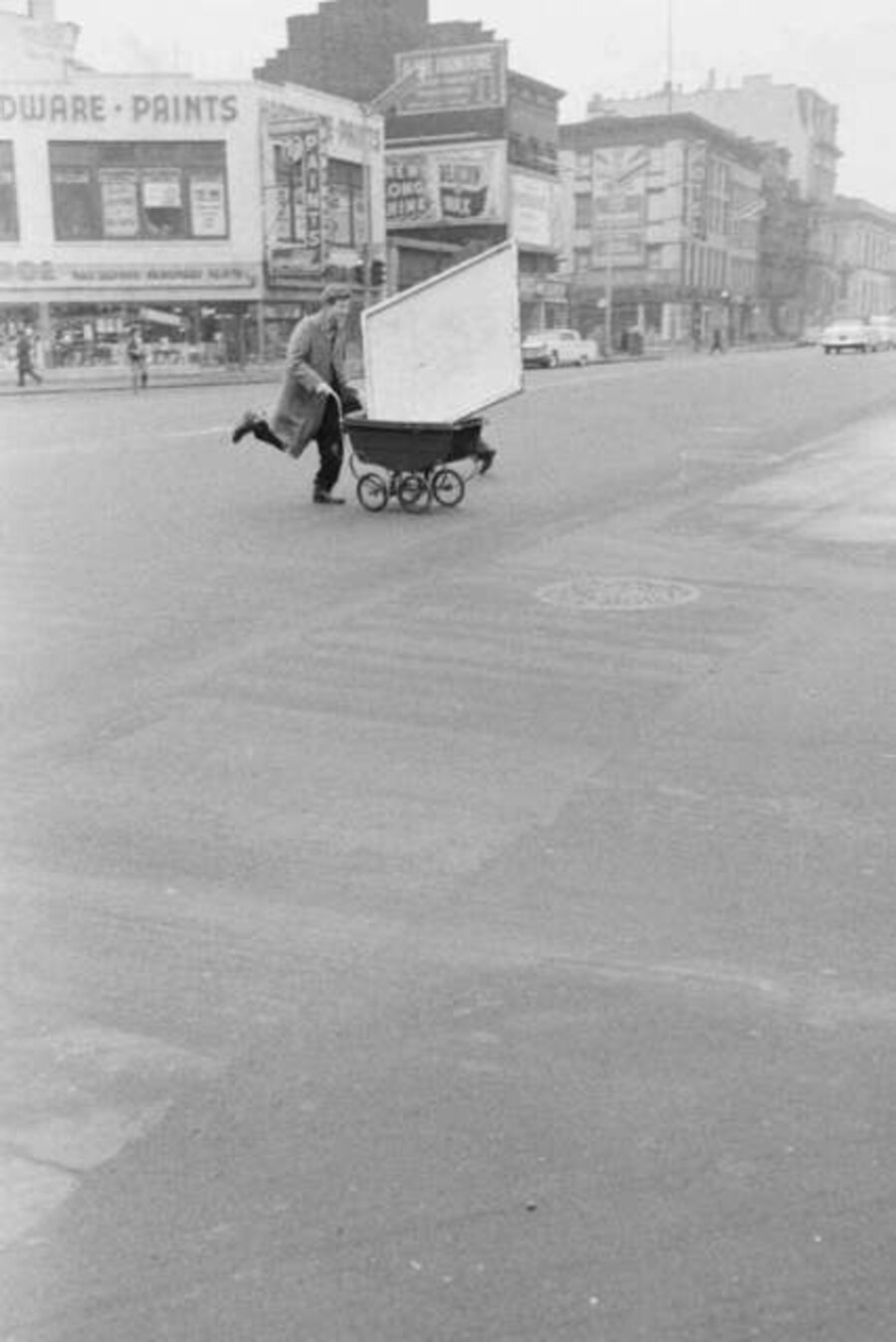 Red Grooms transporting artwork to Reuben Gallery, New York
