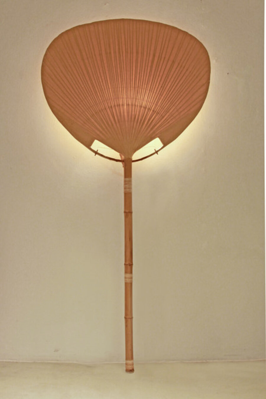 Uchiwa I wall lamp