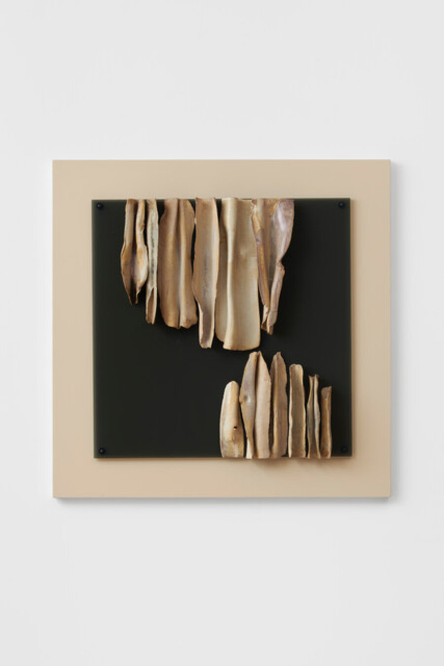 Twelve folds of porcelain