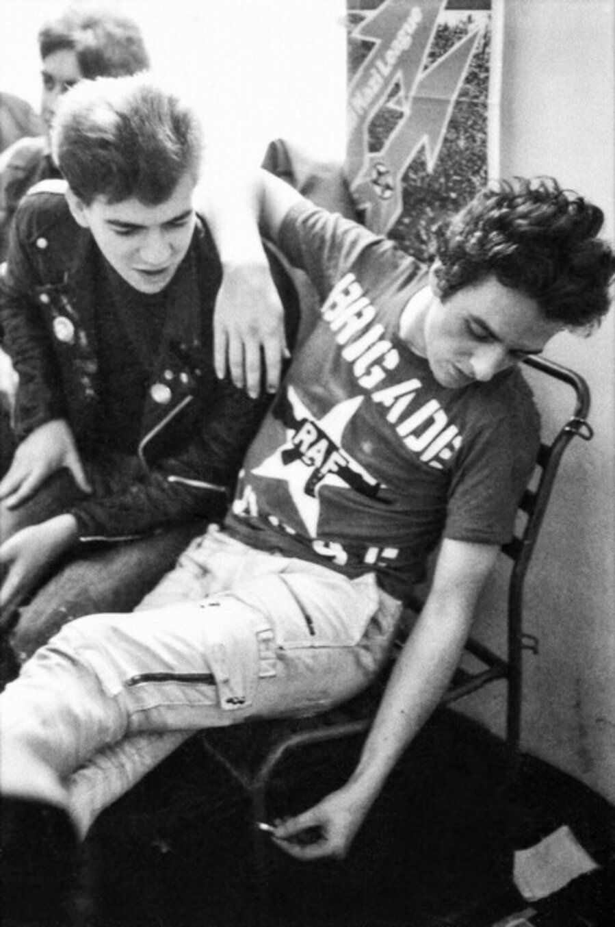 Joe Strummer in his Brigade Rosse t-shirt back stage at the Rock Against Racism concert, Victoria Park