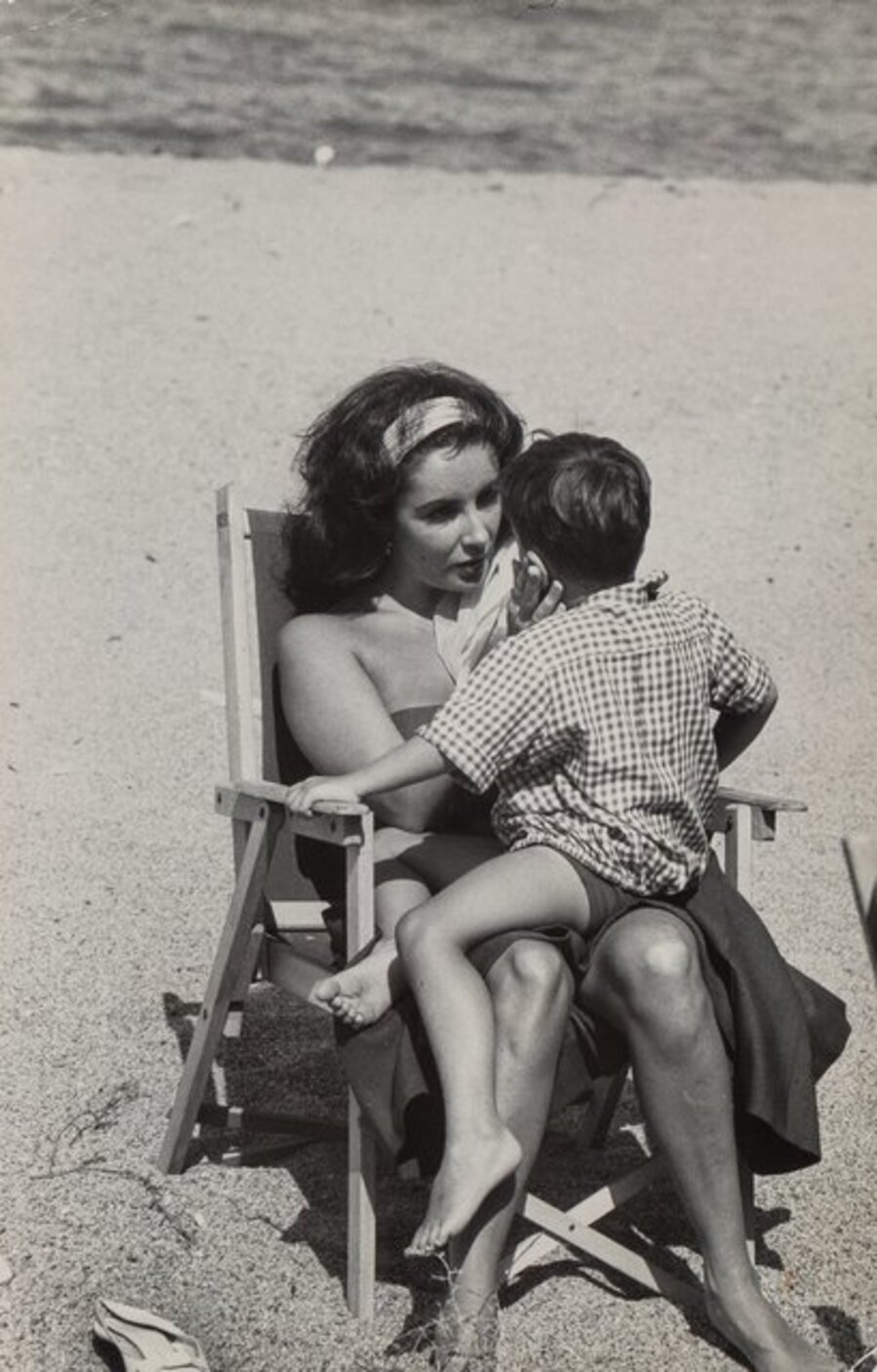 Elizabeth Taylor with her son Christopher on the set of 'Suddenly Last Summer'