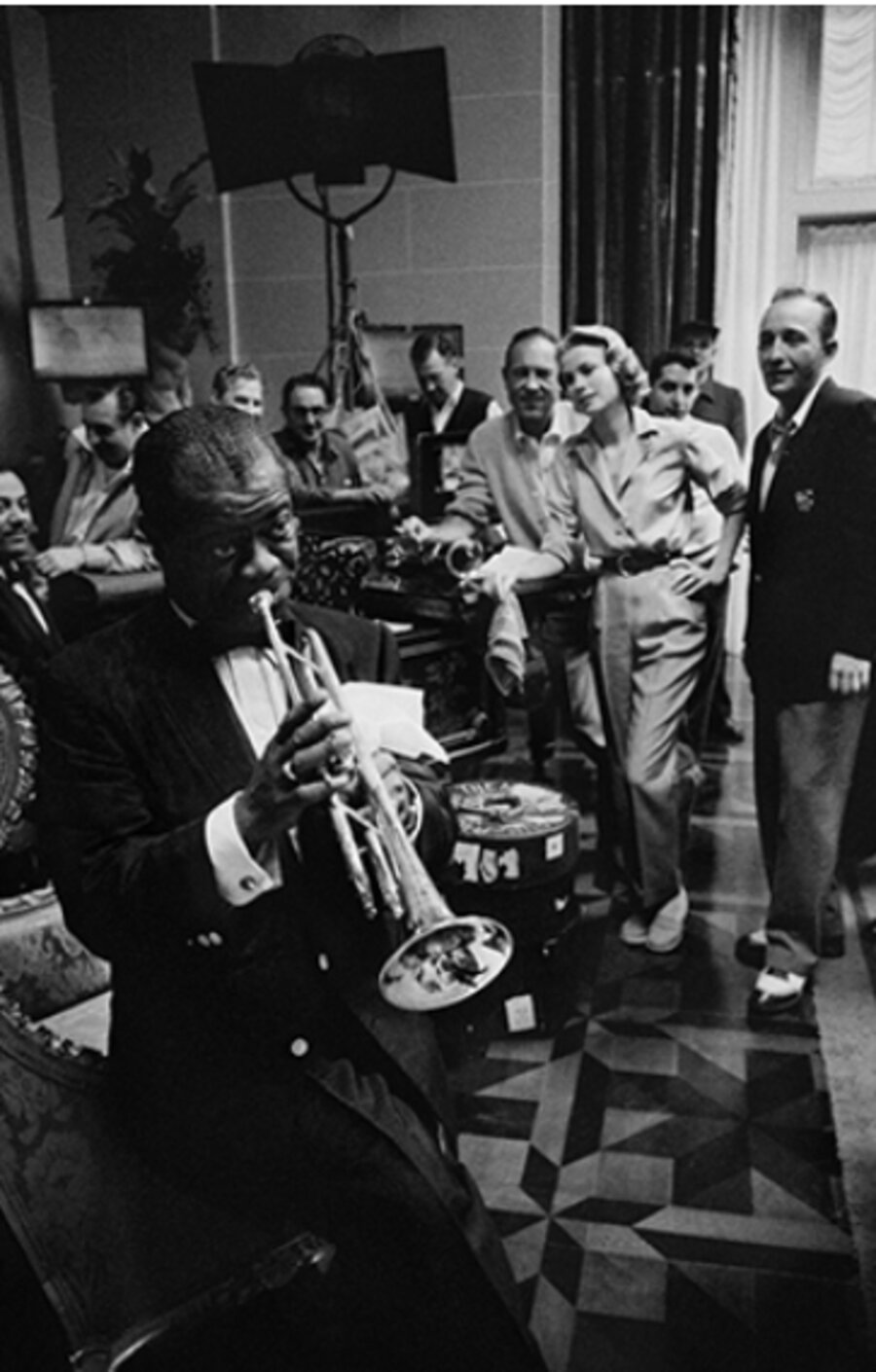 Louis Armstrong plays an impromptu concert for Bing Crosby, Grace Kelly and the crew on the set of "High Society"