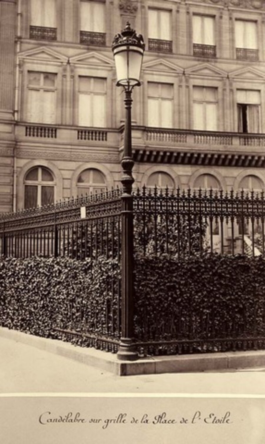 Candelabre sur grille de la Place de l’Étoile (Lamppost on a Fence in the Place de l’Étoile)