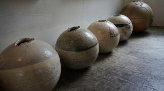 Marutsubo (Round Jar) by Shiro Tsujimura, installation view