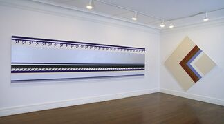 Donald Judd, Roy Lichtenstein, Kenneth Noland: A Dialogue, installation view