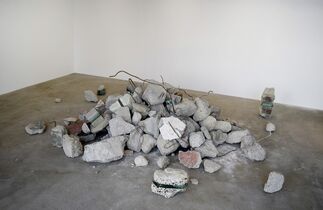 TODO : Debris, installation view