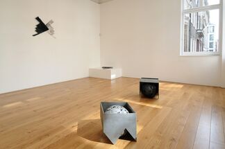 Alison Wilding: Tracking, installation view