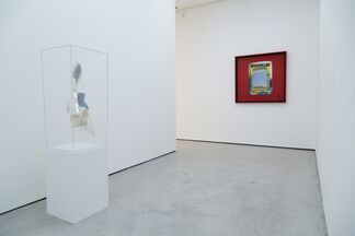 Larry Bell: Light and Red, installation view