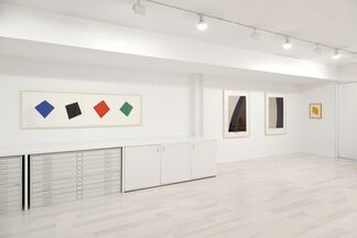 Ellsworth Kelly Prints: Colored Paper Pieces, Lithographs and Screenprints, installation view