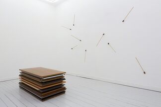 PETER DE MEYER "heads and tails", installation view