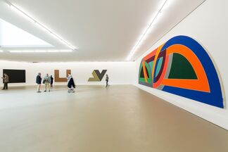 Frank Stella: Paintings & Drawings, installation view