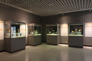 Amazing Clay: The Ceramic Collection of the Art Museum, installation view