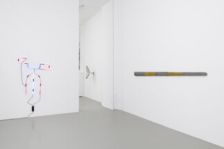 Keith Sonnier : Files, shields and neons, installation view