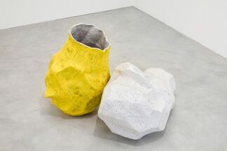 Asier Mendizabal, "Kopf, Faust, Baum", installation view