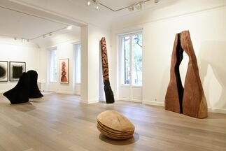 “David Nash: Columns, Peaks and Torso”, installation view