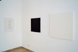 BLACK & WHITE - Multifarious, installation view