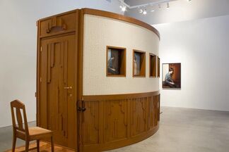 Erwin Olaf : Berlin/Keyhole, installation view