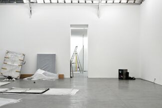 Jonathan Monk: In Between Exhibitions #6, installation view