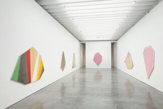 Kenneth Noland: UNBALANCED, installation view