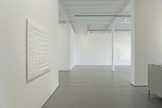 Enrico Castellani, installation view