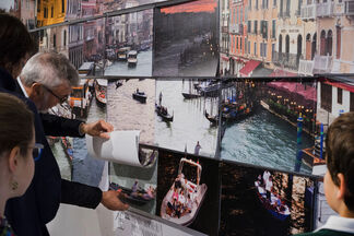 RIVUS ALTUS - 10.000 visual fragments from the Rialto bridge in Venice, installation view