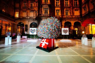 David Kracov: Gift Of Life at the Plaza Athenee, Paris, installation view