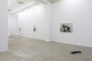 Johannes Wald: lending thought body, installation view