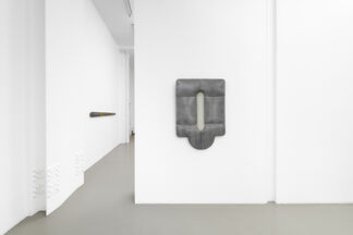 Keith Sonnier : Files, shields and neons, installation view