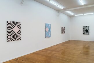 Michael Scott. Circle Paintings., installation view