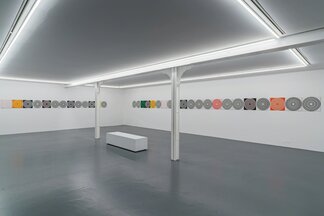 Michael Scott. Circle Paintings., installation view