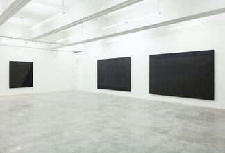 Ecriture: Black and White, installation view