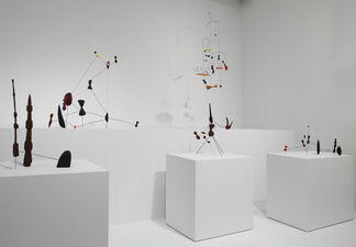 Calder: Constellations, installation view
