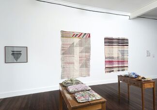 Abstracción textil / Textile Abstraction, installation view