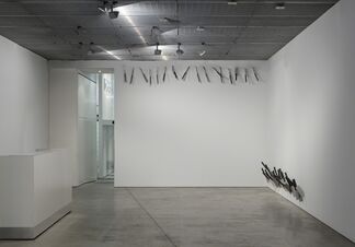 Barry Le Va: Cleaved Wall, installation view