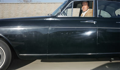 Andrew Bush, ‘Man (possibly someone in character) traveling northwest at 60 mph on U.S. Route 101 in the vicinity of Hollywood on a late Sunday afternoon in March 1991’, 1991