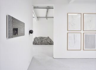 PRIVACY 40 Years Galerie Elisabeth & Klaus Thoman curated by the artist Paul Thuile, texts by Markus Mittringer, installation view