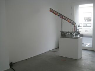 Maschinen und andere Menschen (engl. Machines and other people), installation view