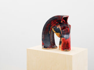 Lynda Benglis — Ceramics & Sparkle Sculptures, installation view