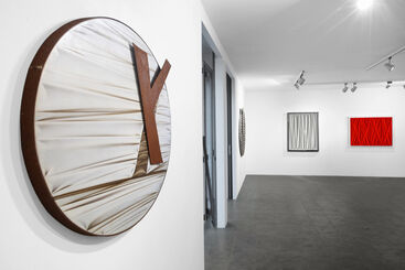 THE SENSUALITY OF THE FOLD. FIFTY YEARS OF UMBERTO MARIANI, installation view