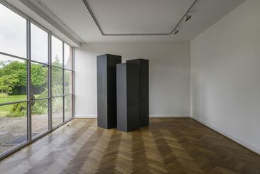 Julia Mangold: Skulptur und Zeichnung, installation view