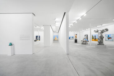 “Julio Larraz. Behind The Curtain of Dreams”., installation view