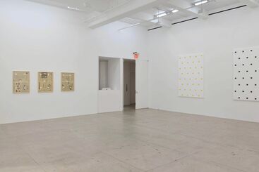 Niele Toroni, installation view