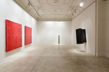 Angela De la Cruz - Selected Works 2005 - 2016, installation view