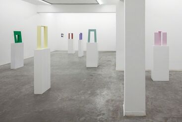 in which its gaze, bent merely on itself, upholds and gleams, installation view