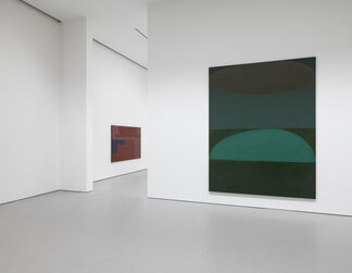 Suzan Frecon: oil paintings and sun, installation view