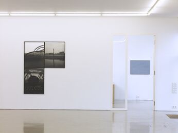 GERHARD RICHTER / MICHAEL SCHMIDT Die Farbe Grau, installation view